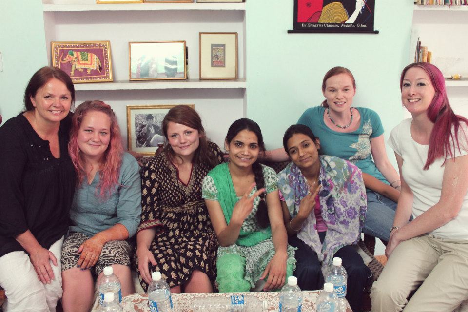 What are the Advantages of volunteering programs?